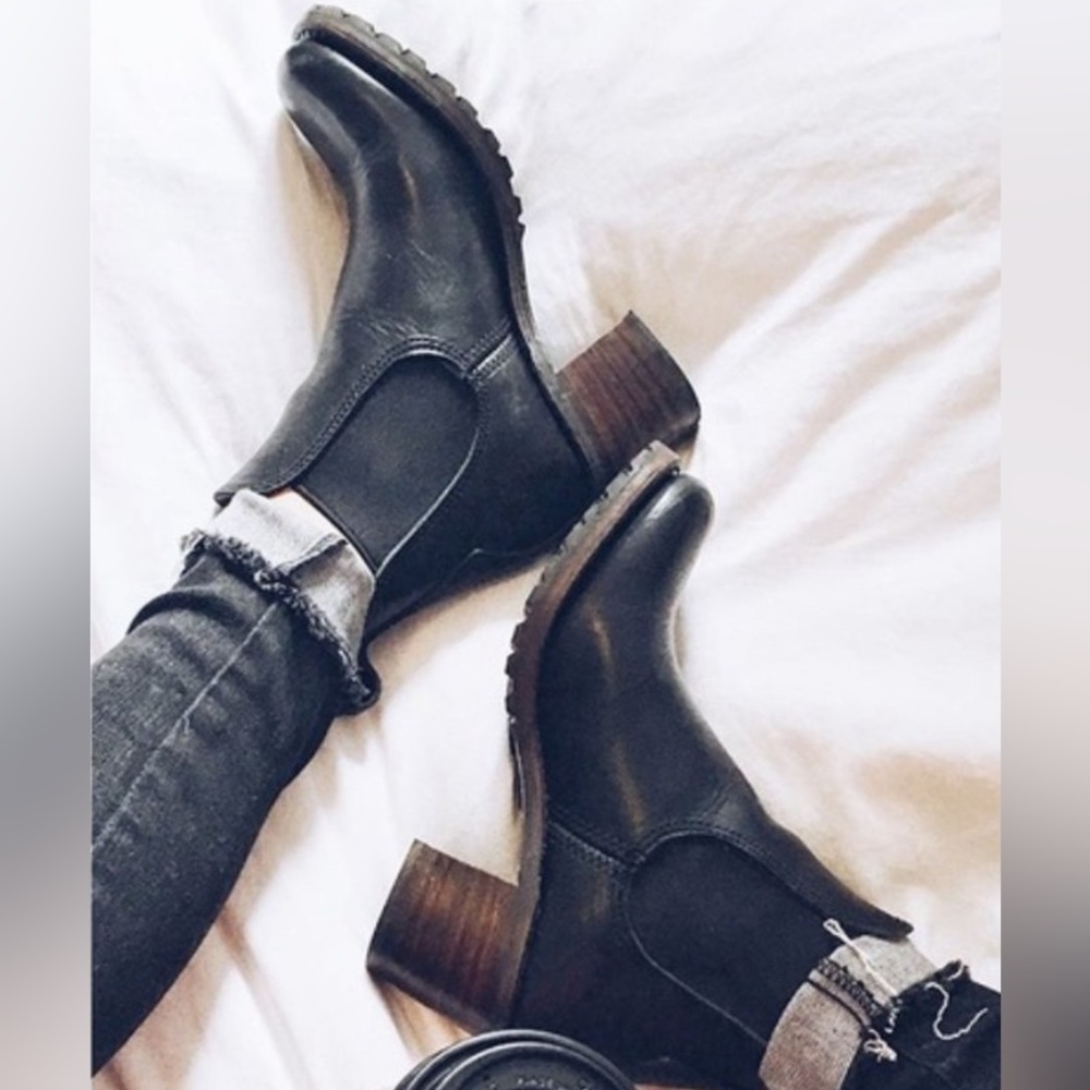 Frye Sabrina Chelsea Retro Black Leather Classic Casual Heeled Moto Ankle Boot